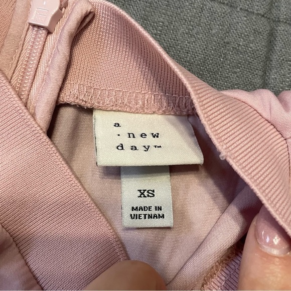 New day silky blouse worn 1x​​​​​​​ - Picture 2 of 3